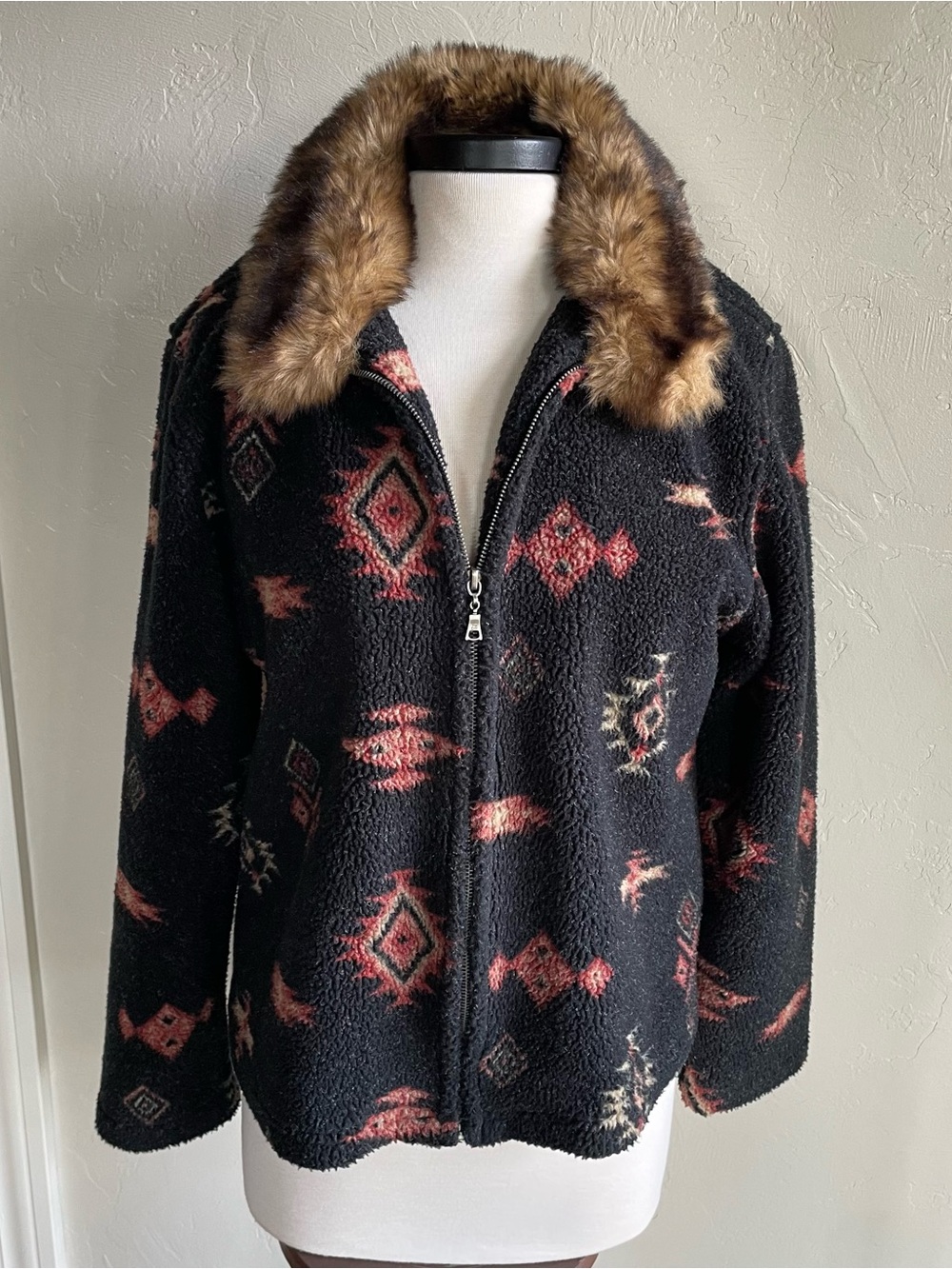 True Grit Vintage Black Aztec Sherpa Jacket with Faux Fur Collar Size Large